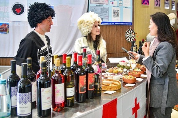 Silk Road cultural fair in Xi'an showcases global cuisine, art