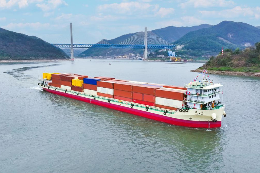 China achieves eco-friendly inland waterway transportation breakthrough