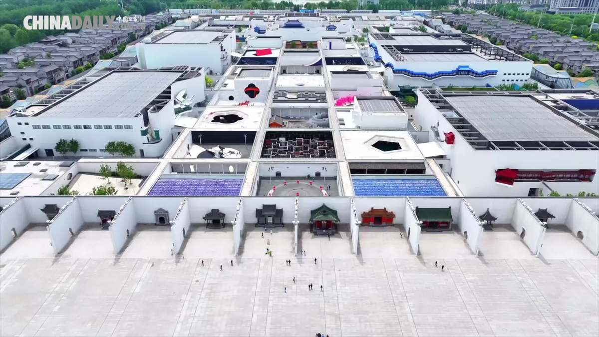 Diplomatic delegation explores Chinese culture and art in Hebei theater park