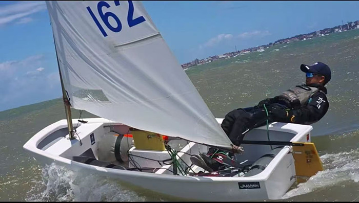 Qingdao youth competes at global sailing event