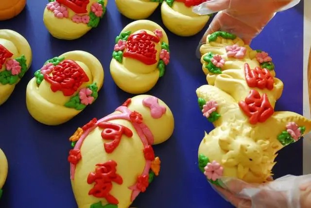 Flower-shaped steamed buns bring prosperity to Qingdao villagers