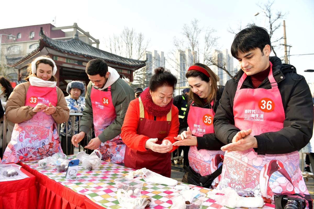 Qingdao celebrates Lantern Festival with cultural events