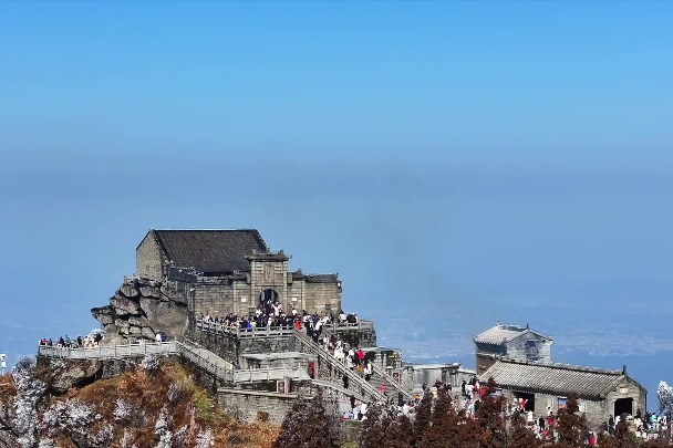 Rime ice creates a winter wonderland in Hunan province