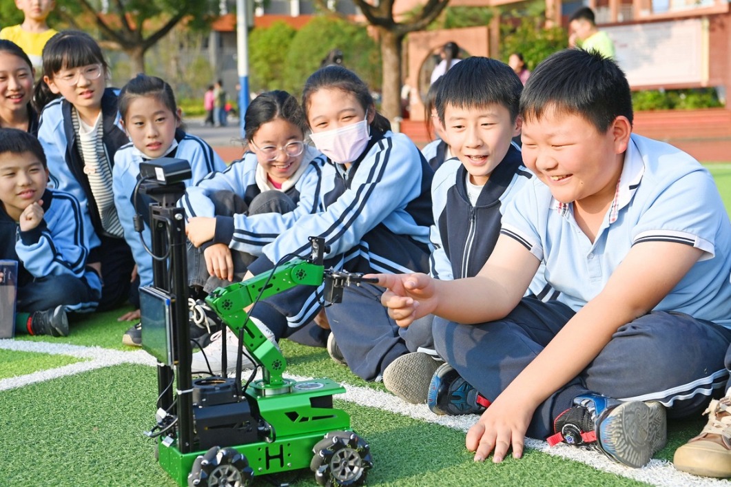 Students across China step into spring semester