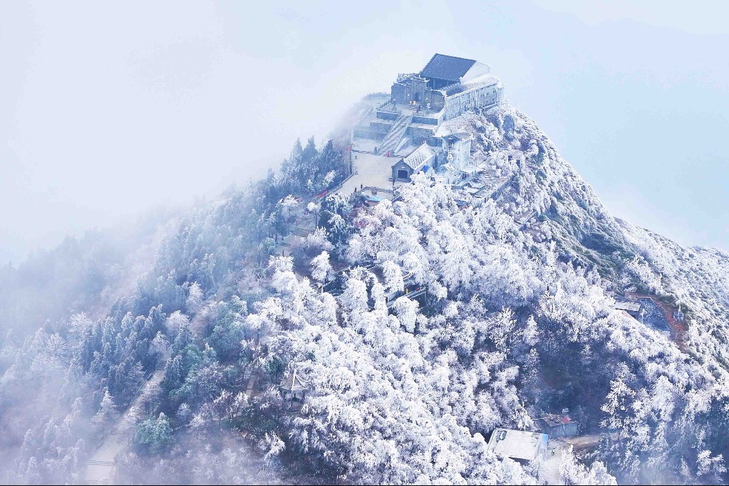 Ice and snow create stunning landscape in Hunan