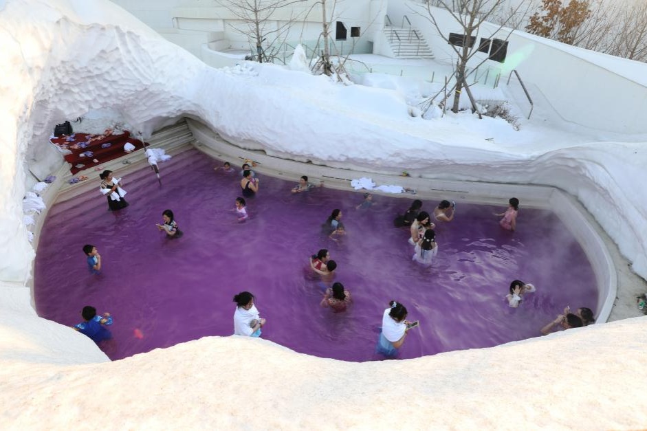 Hot spring tourism gains steam in icy NE China