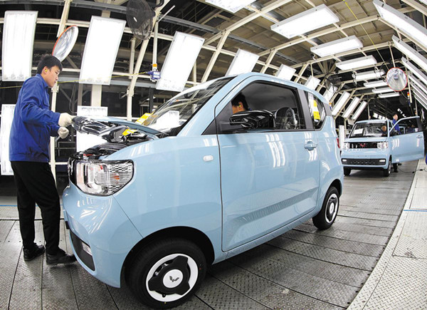 Qingdao's new energy vehicle industry soars in 2024