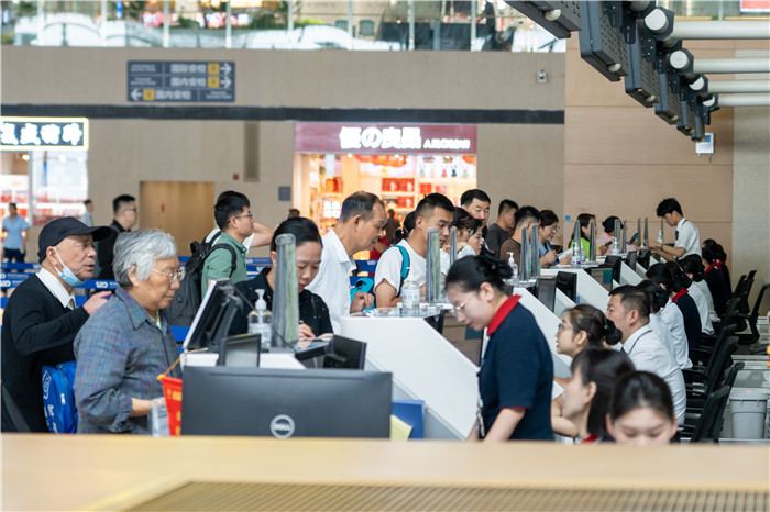 Efforts upgrading services bear fruit at Qingdao airport