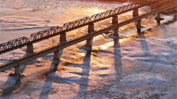 Hanggin's Yellow River section enters ice-thawing period