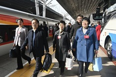 Shanxi's NPC delegation arrives in Beijing