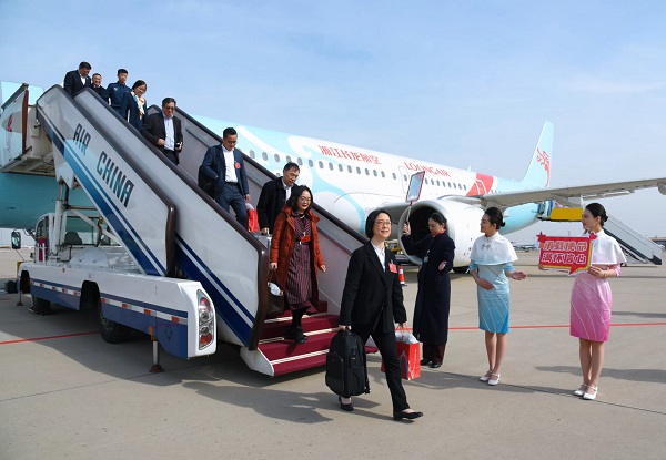 Wenzhou National People's Congress deputies head to Beijing 