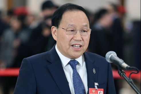 China's automakers should step up cross-sector collaboration, industry veteran says