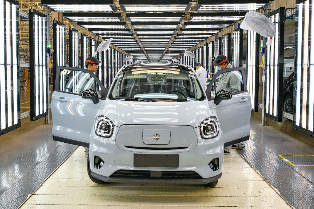 Carmakers look for collaboration over competition