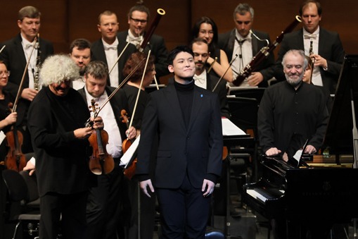 Chinese pianist plays concerts in Russia