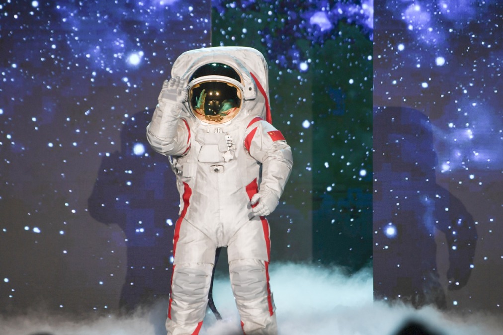 China advances manned lunar program for 2030 moon landing