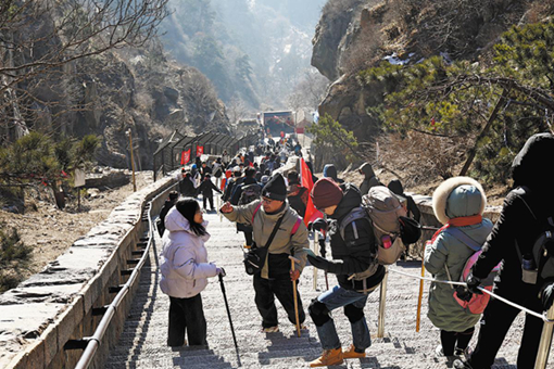 Climbing companions give helping hand on push to the summit
