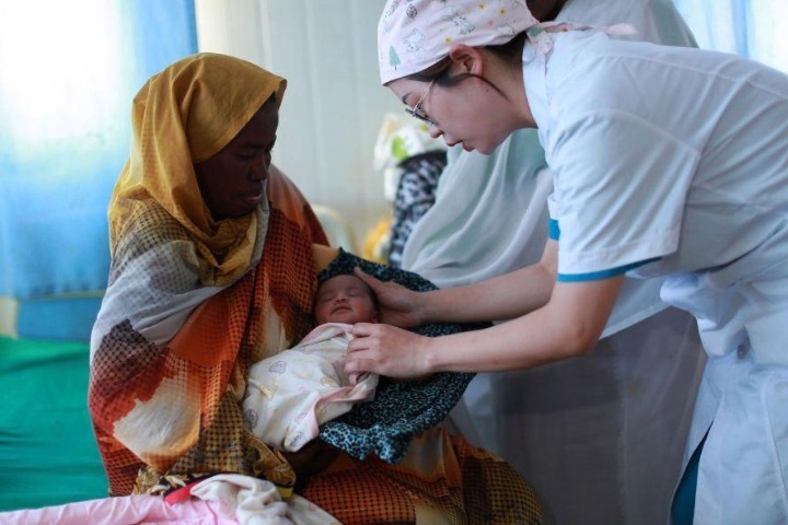 China boosts medical aid for maternal, child health overseas