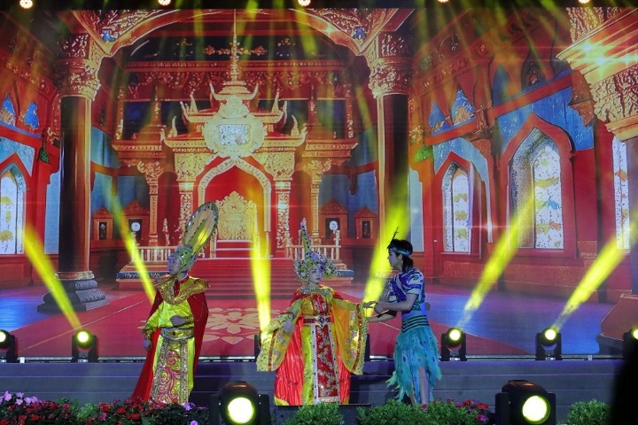 Romance takes flight in 'Peacock Princess' debut