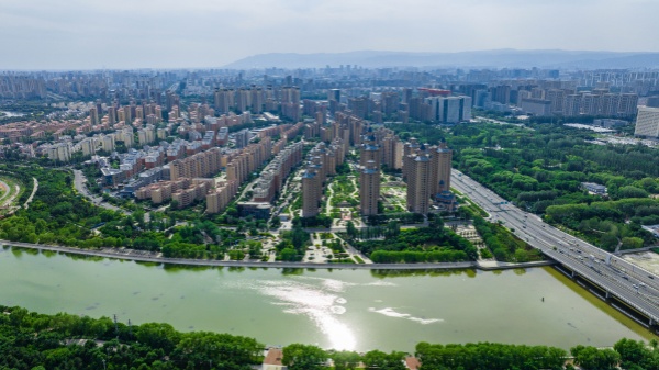 Hohhot city's urban greening burgeons with over 1,000 parks