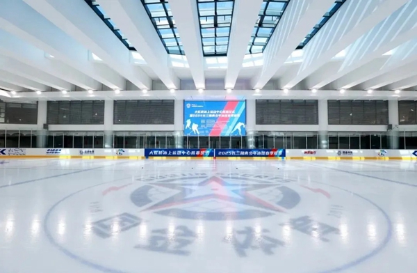 Hongqiao Sports Park opens ice sports center