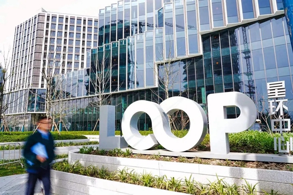 Shanghai's e-sports hub unveils top-tier professional venue