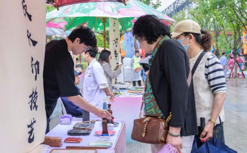 Holiday spending stimulates Zhejiang's retail sales