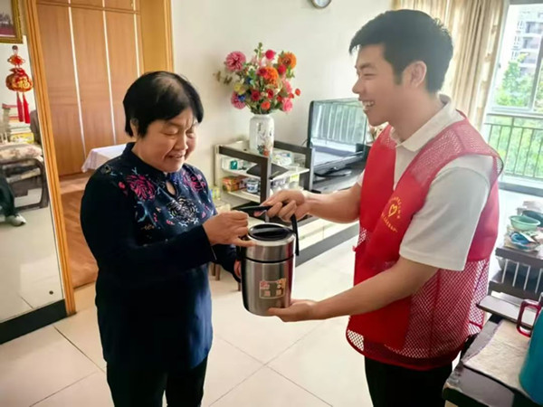 Liangjiang launches care canteen to support vulnerable groups