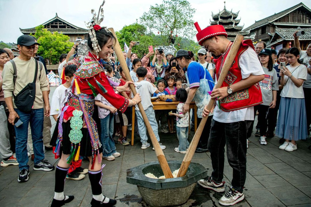 Dong culture shines in Hunan celebration