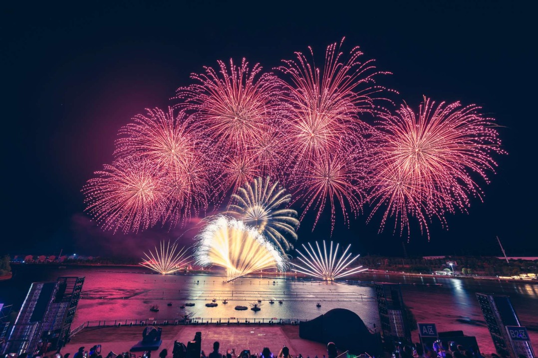 International fireworks expo ignites in Hunan