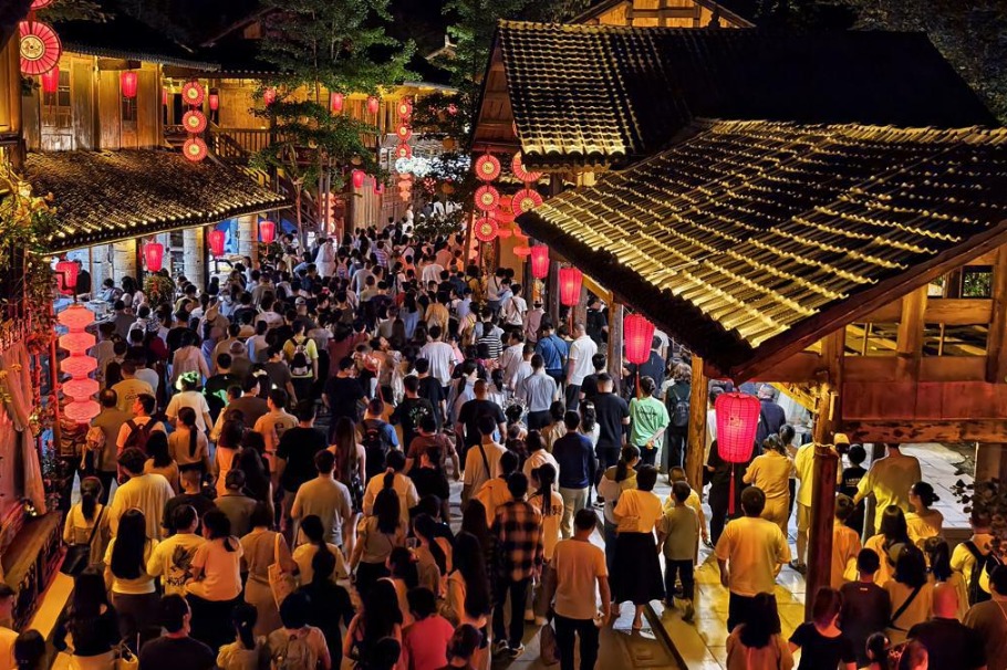 Hubei's tourism sector flourishes during May Day holiday