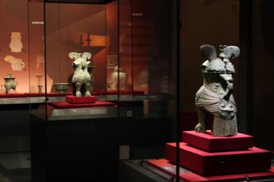 Beijing exhibition witnesses reunion of Fu Hao owl-shaped zun vessels