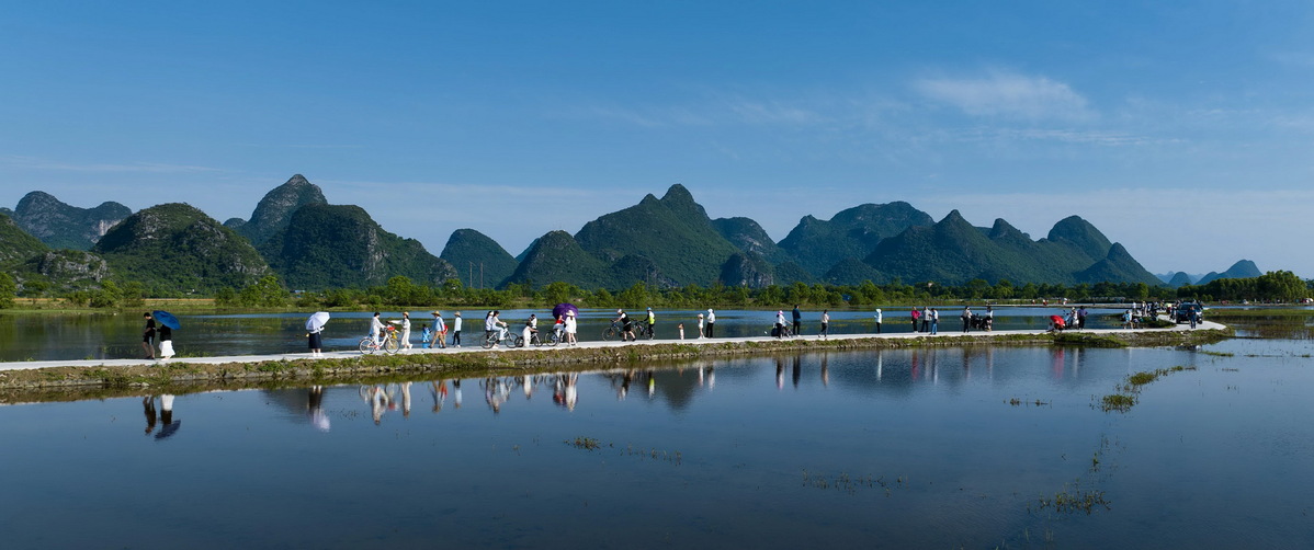 Guilin village becomes viral scenic spot after seasonal rainfall