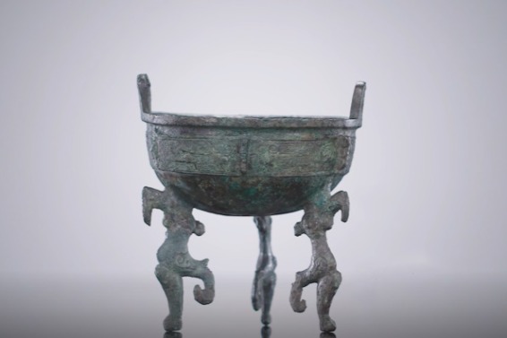 Shang Dynasty bronze vessel with bird-shaped legs