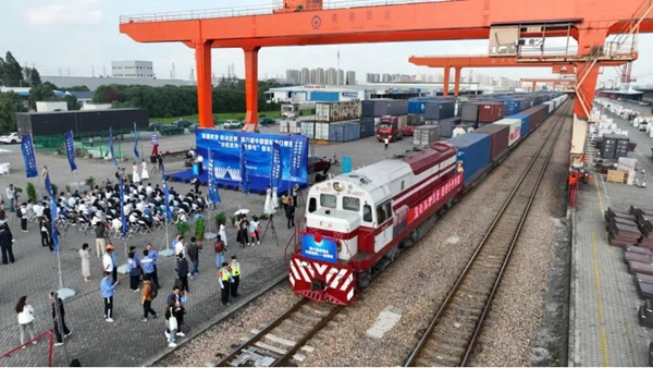 China-Europe freight train 'Shanghai Express' boosts Silk Road e-commerce