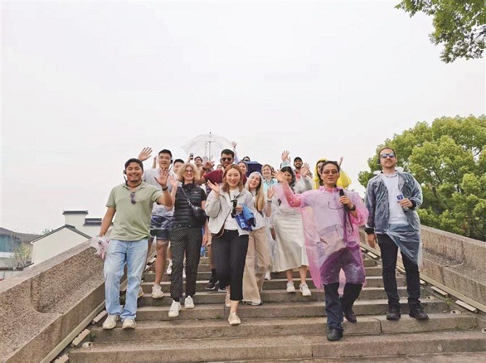 Foreign students discover Wuxi's charm on cultural tour