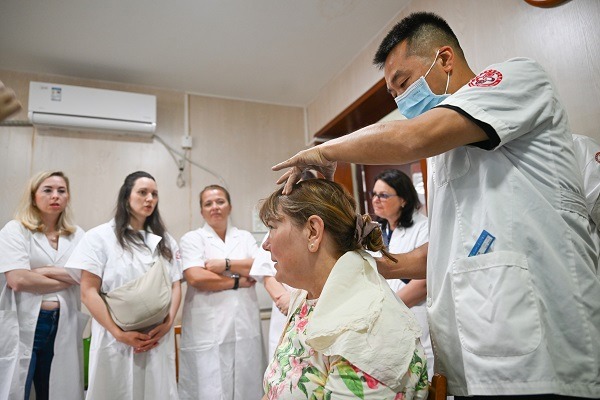 Czech delegation explores traditional Chinese medicine in Hangzhou