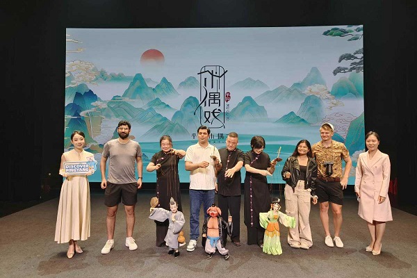 Global tourists fall for Pingyang's beauty, culture