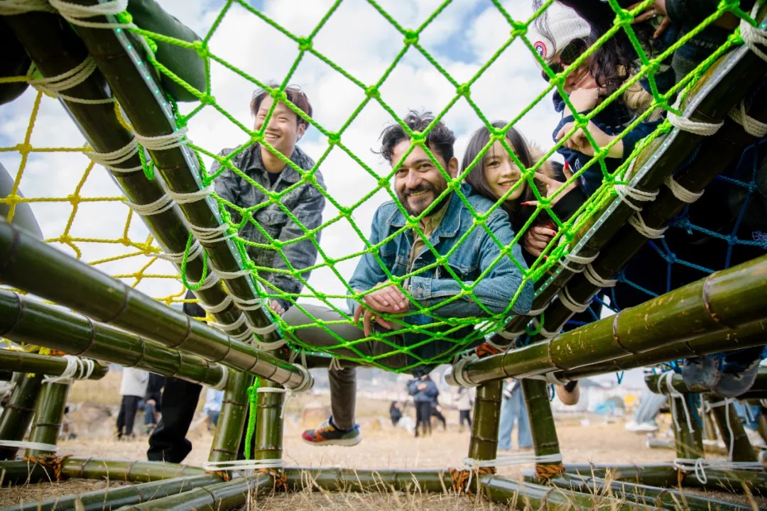 Chinese, American students create marine-themed installations in Wenzhou