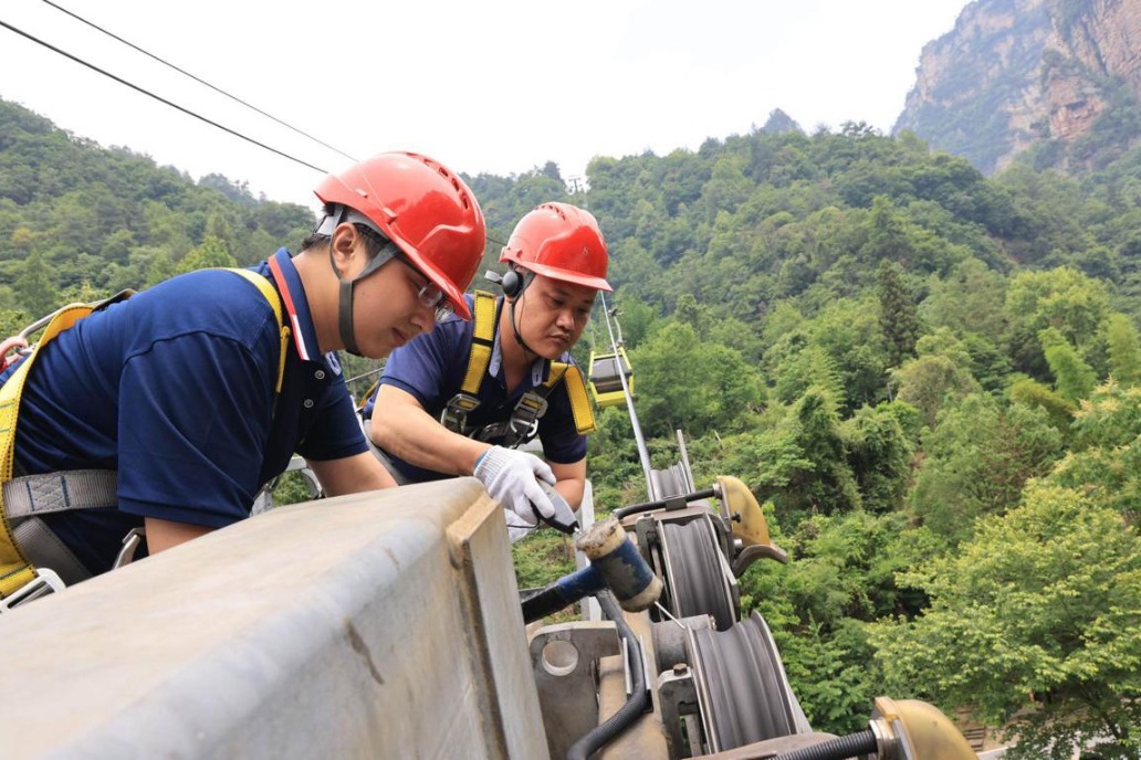 Zhangjiajie park boosts safety for summer tourism