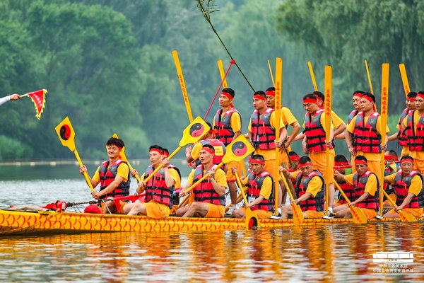 Dragon boat 'sails' from Hunan to Beijing's Olympic Forest Park
