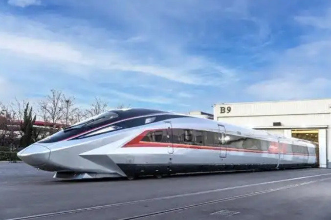 Next-gen high-speed train begins type testing in Hubei