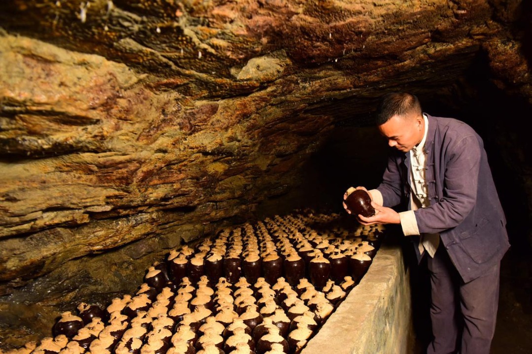 White tea liquor delights consumers in Hubei