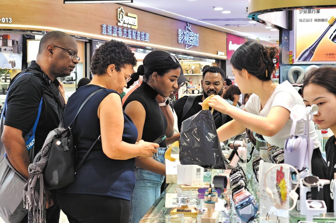 Improved tax refund policy spurs foreign tourist spending