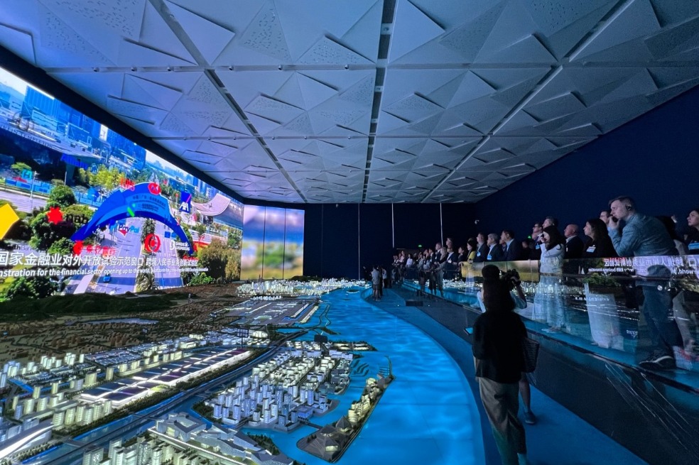 Diplomats, business leaders in Hong Kong tour GBA to explore tech opportunities