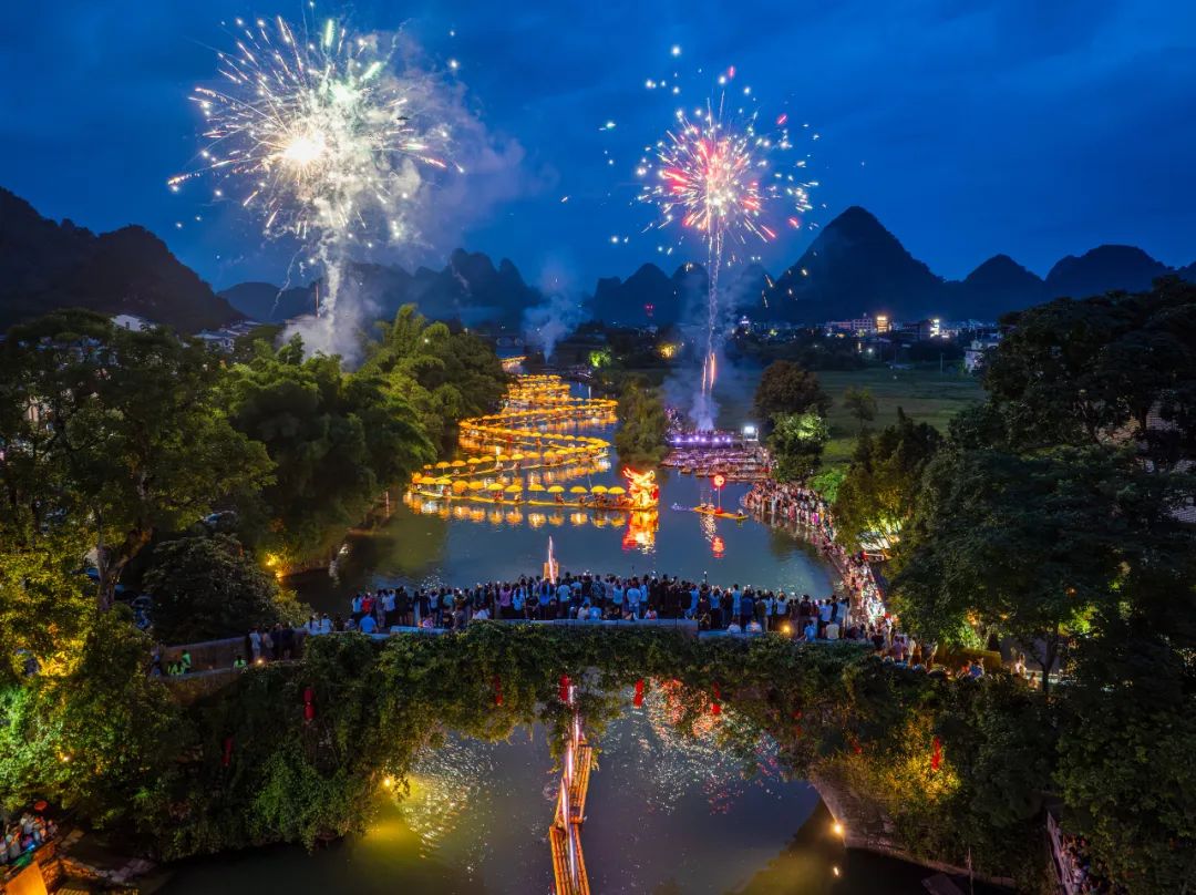 Golden dragon parade dazzles in Yangshuo, lights up social media
