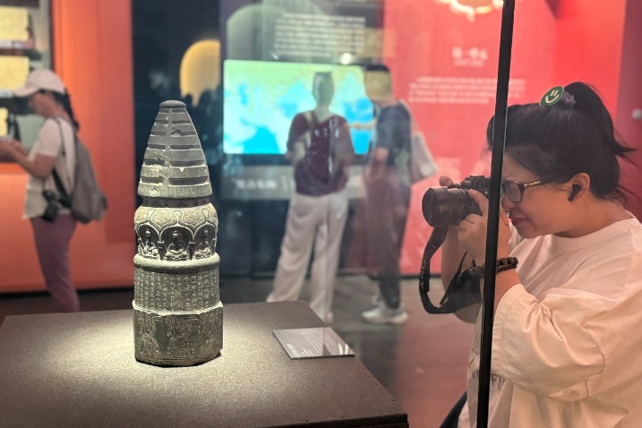 Chongqing exhibition presents China's two iconic grotto sites