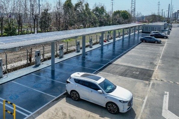 Pilot projects turn EVs into batteries for power grid