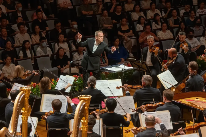 Swiss symphony shines in Beijing