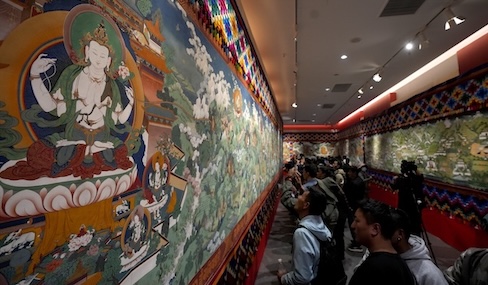 200-meter thangka illuminates Xizang's history and unity