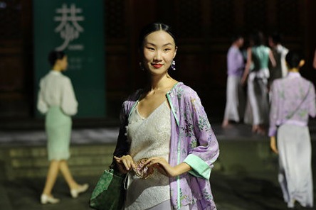 Fashion show weaves heritage with modern design